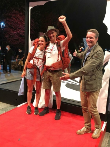 Stéphane Rotenberg félicite Christophe et Claire gagnant de la saison 2021